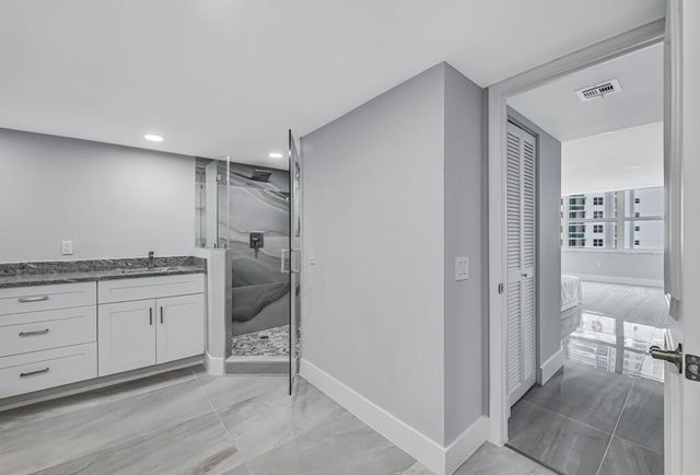 2751 S Ocean Drive 1008, Hollywood, FL 33019