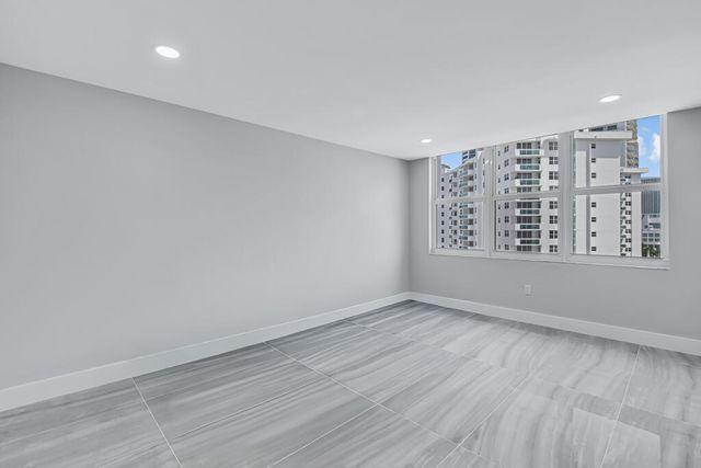 2751 S Ocean Drive 1008, Hollywood, FL 33019