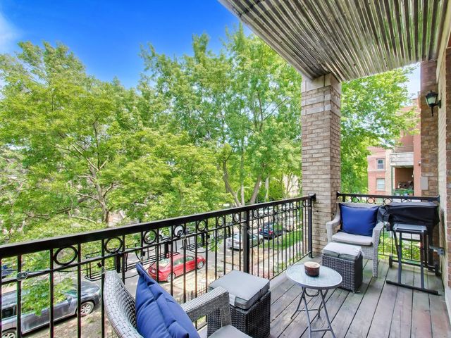 1625 W Estes Avenue C, Chicago, IL 60626