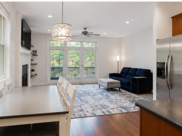 1625 W Estes Avenue C, Chicago, IL 60626