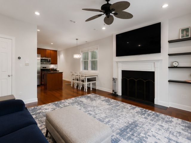 1625 W Estes Avenue C, Chicago, IL 60626