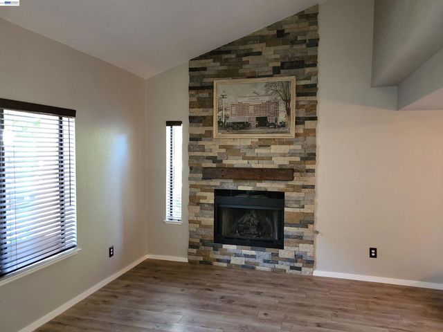 665 Palomino Dr D, Pleasanton, CA 94566