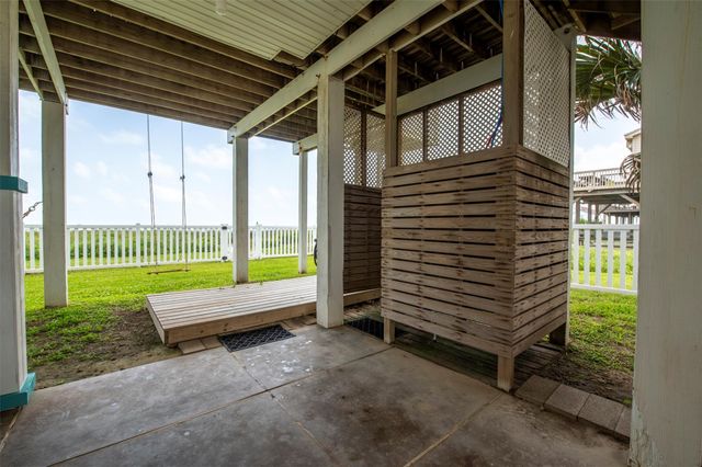 22321 Kennedy Drive, Galveston, TX 77554