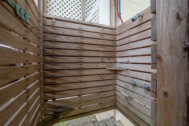 22321 Kennedy Drive, Galveston, TX 77554