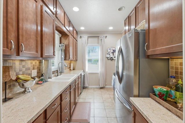 127 E PALMER Avenue, Council Bluffs, IA 51503