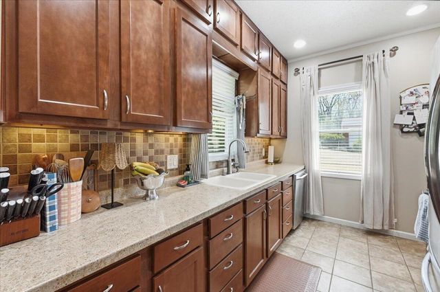 127 E PALMER Avenue, Council Bluffs, IA 51503