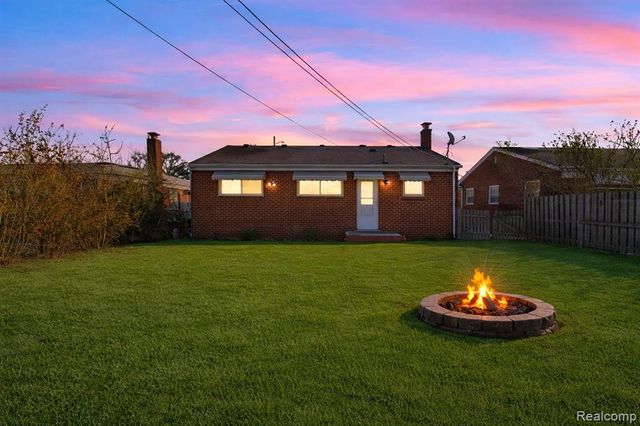 6725 Schaller Drive, Garden City, MI 48135