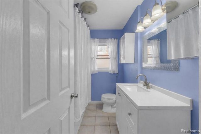 6725 Schaller Drive, Garden City, MI 48135