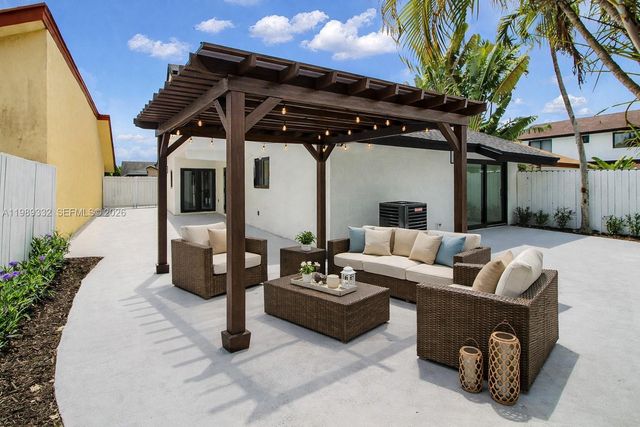 8961 SW 6th St, Miami, FL 33174