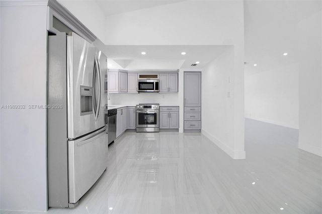 8961 SW 6th St, Miami, FL 33174