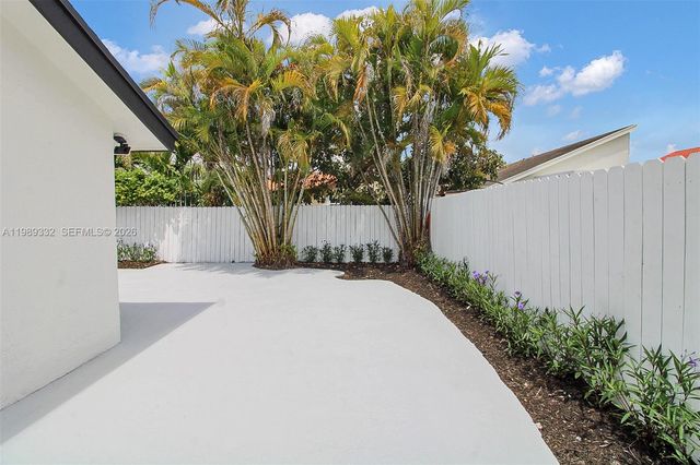 8961 SW 6th St, Miami, FL 33174