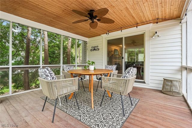 44 Pinewood Lane, Hudson, OH 44236