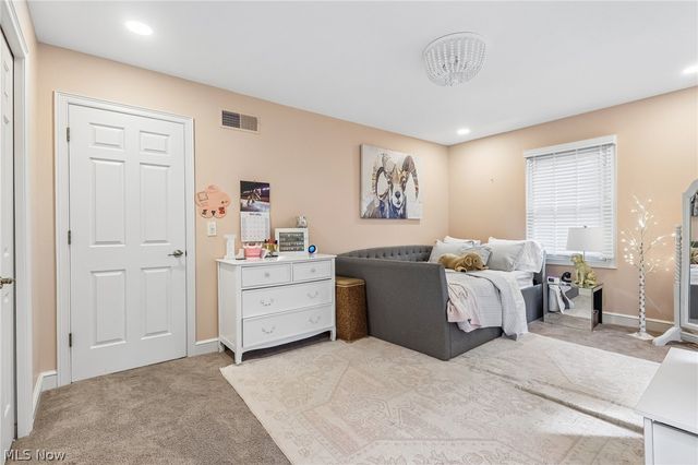 44 Pinewood Lane, Hudson, OH 44236