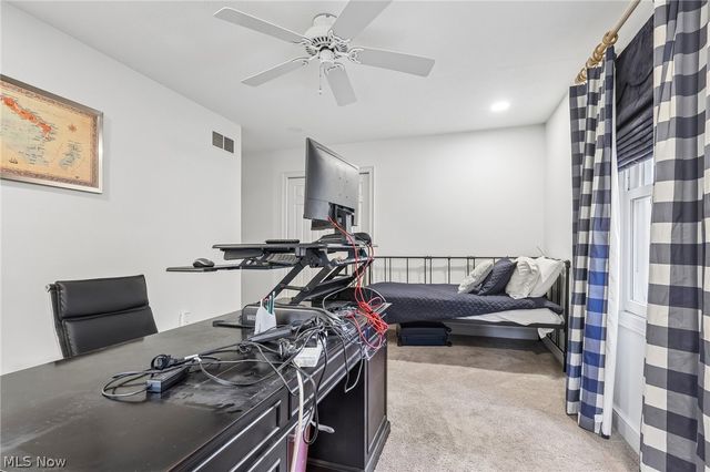 44 Pinewood Lane, Hudson, OH 44236