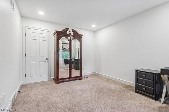 44 Pinewood Lane, Hudson, OH 44236