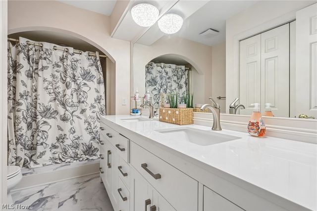 44 Pinewood Lane, Hudson, OH 44236