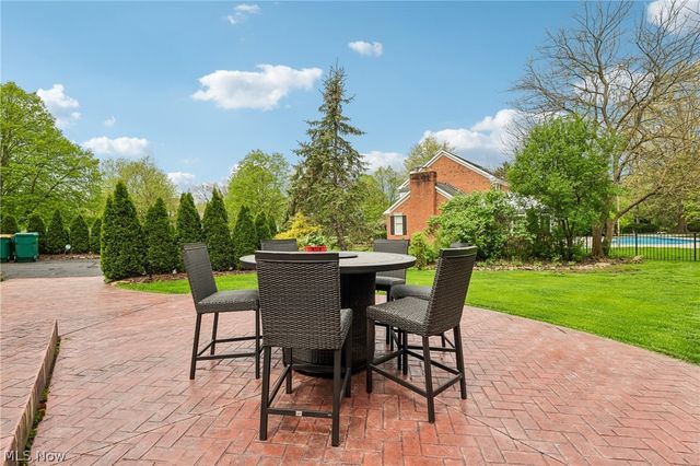 44 Pinewood Lane, Hudson, OH 44236