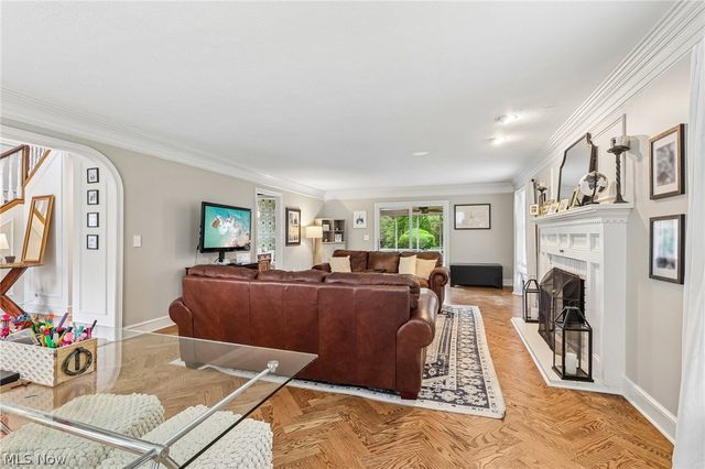 44 Pinewood Lane, Hudson, OH 44236