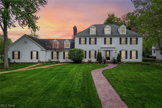 44 Pinewood Lane, Hudson, OH 44236