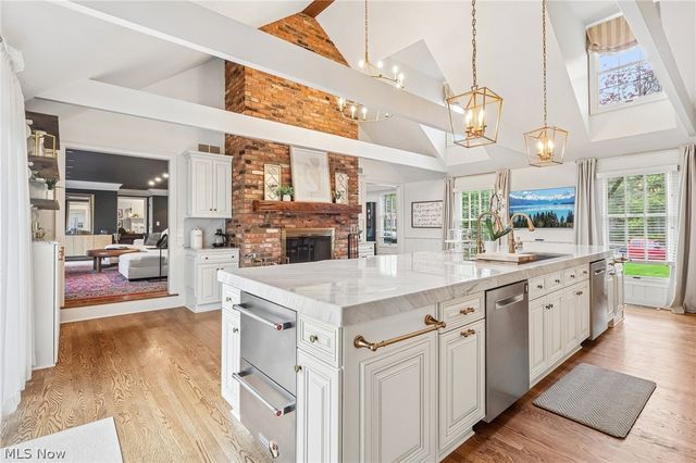 44 Pinewood Lane, Hudson, OH 44236