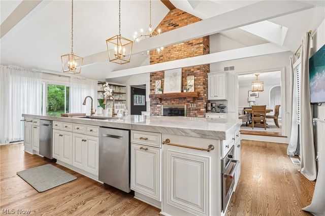 44 Pinewood Lane, Hudson, OH 44236