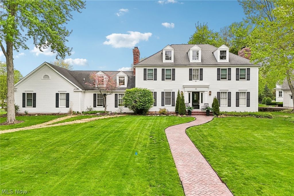 44 Pinewood Lane, Hudson, OH 44236