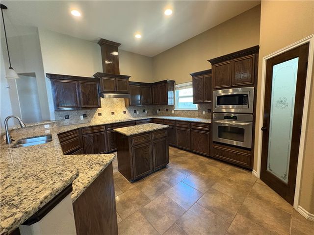 6805 Sir Moses Pl, Corpus Christi, TX 78414