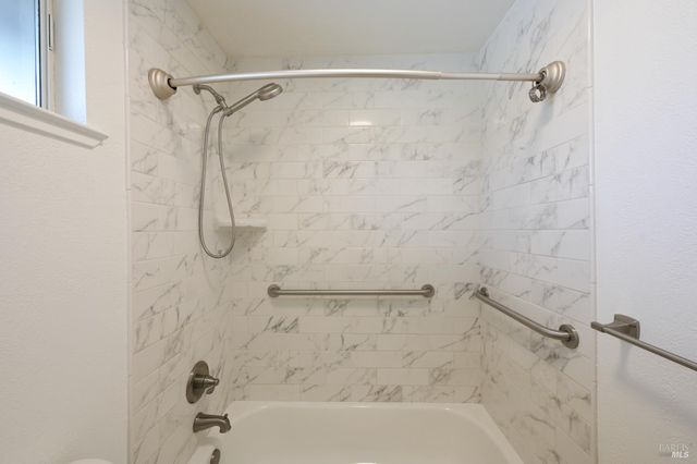 9662 Dawn Way, Windsor, CA 95492