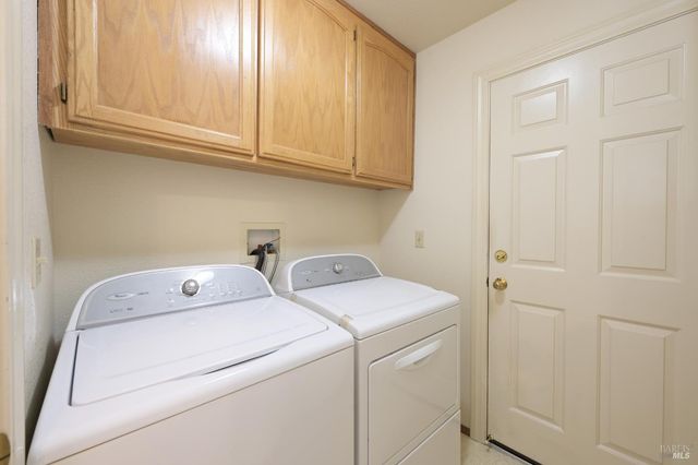 9662 Dawn Way, Windsor, CA 95492