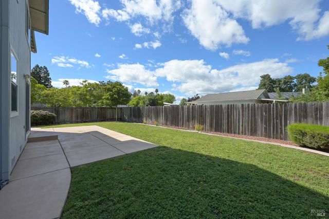 9662 Dawn Way, Windsor, CA 95492