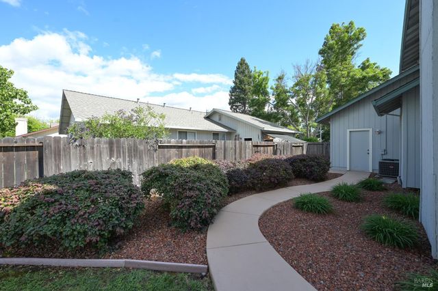 9662 Dawn Way, Windsor, CA 95492