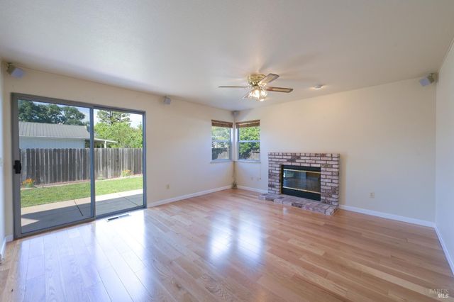 9662 Dawn Way, Windsor, CA 95492