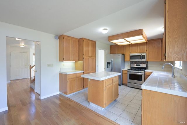 9662 Dawn Way, Windsor, CA 95492