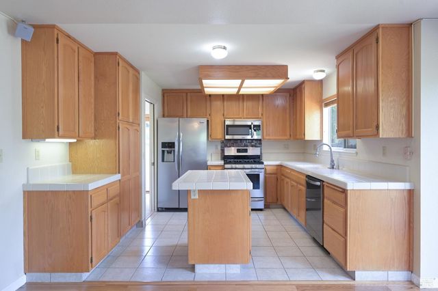 9662 Dawn Way, Windsor, CA 95492