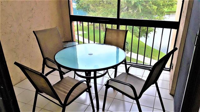 750 Egret Circle, Delray Beach, FL 33444