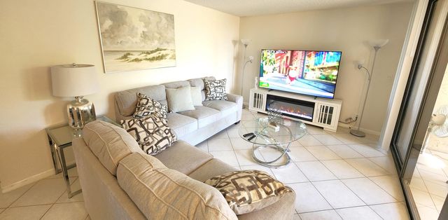 750 Egret Circle, Delray Beach, FL 33444