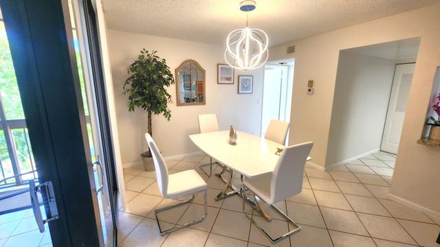 750 Egret Circle, Delray Beach, FL 33444