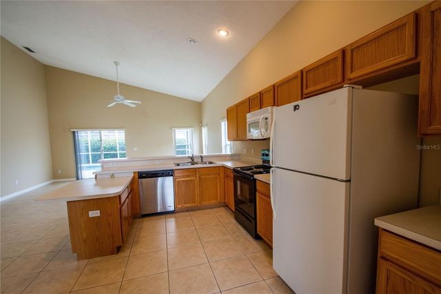 421 LOCKBREEZE DRIVE, Davenport, FL 33897