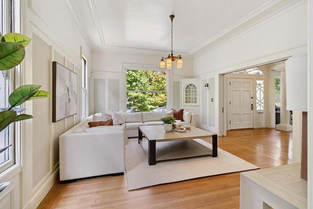 2120 G St, Sacramento, CA 95816