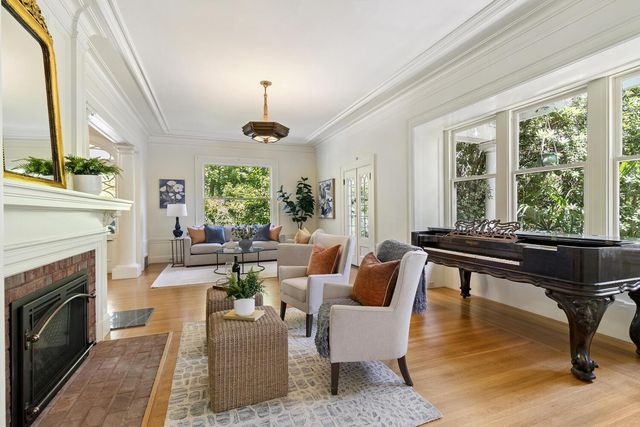 2120 G St, Sacramento, CA 95816