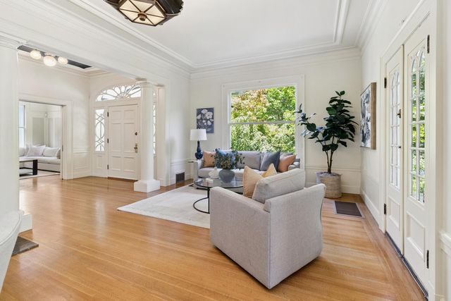 2120 G St, Sacramento, CA 95816