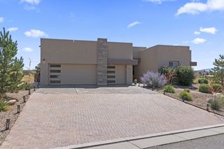 5611 Desert Sky Place NE, Rio Rancho, NM 87144