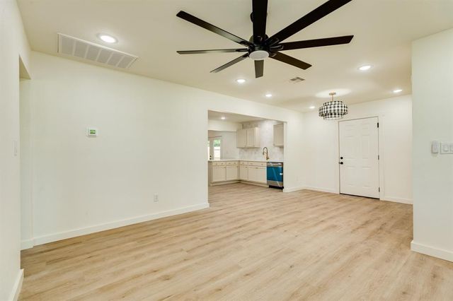 501 Elm Street, Lake Jackson, TX 77566