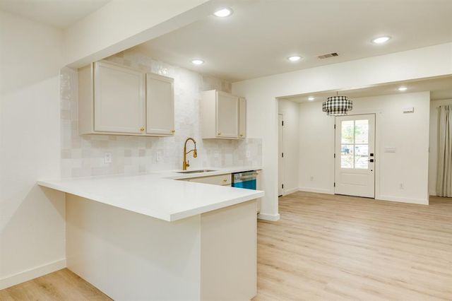 501 Elm Street, Lake Jackson, TX 77566