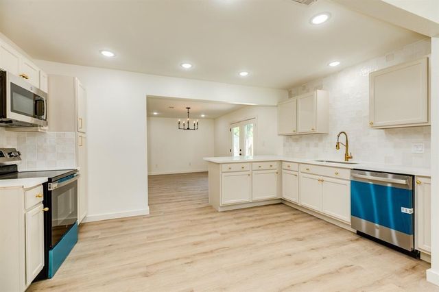 501 Elm Street, Lake Jackson, TX 77566