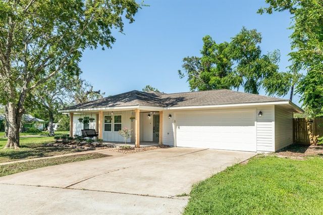 501 Elm Street, Lake Jackson, TX 77566