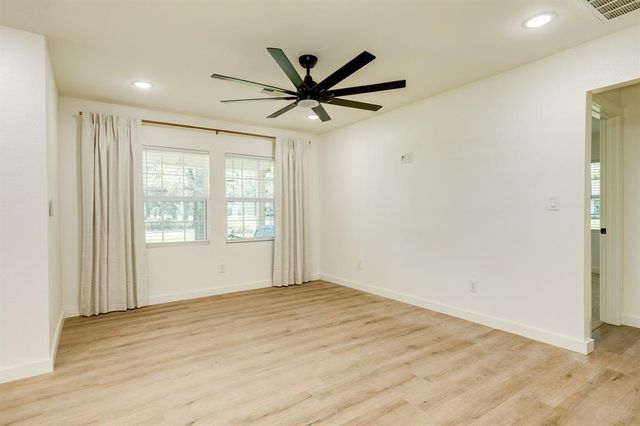 501 Elm Street, Lake Jackson, TX 77566