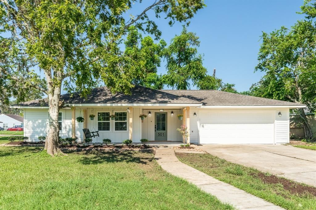 501 Elm Street, Lake Jackson, TX 77566
