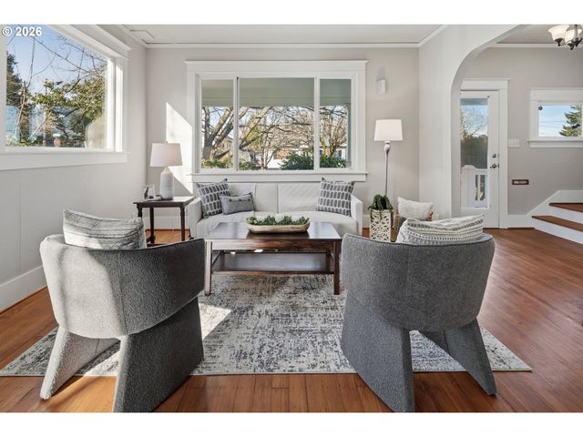 7614 Se TAYLOR St, Portland, OR 97215