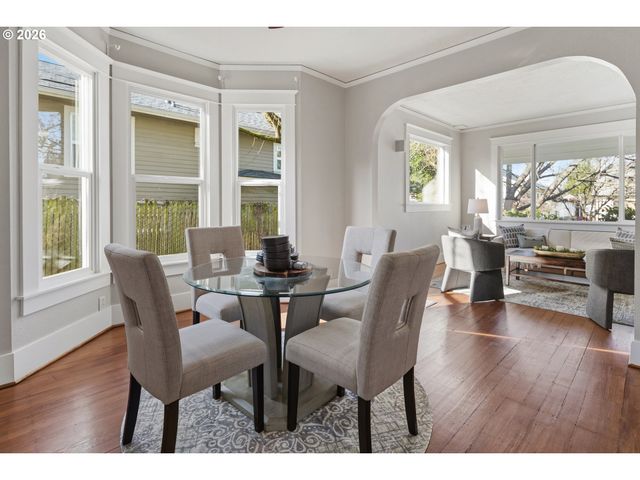 7614 Se TAYLOR St, Portland, OR 97215